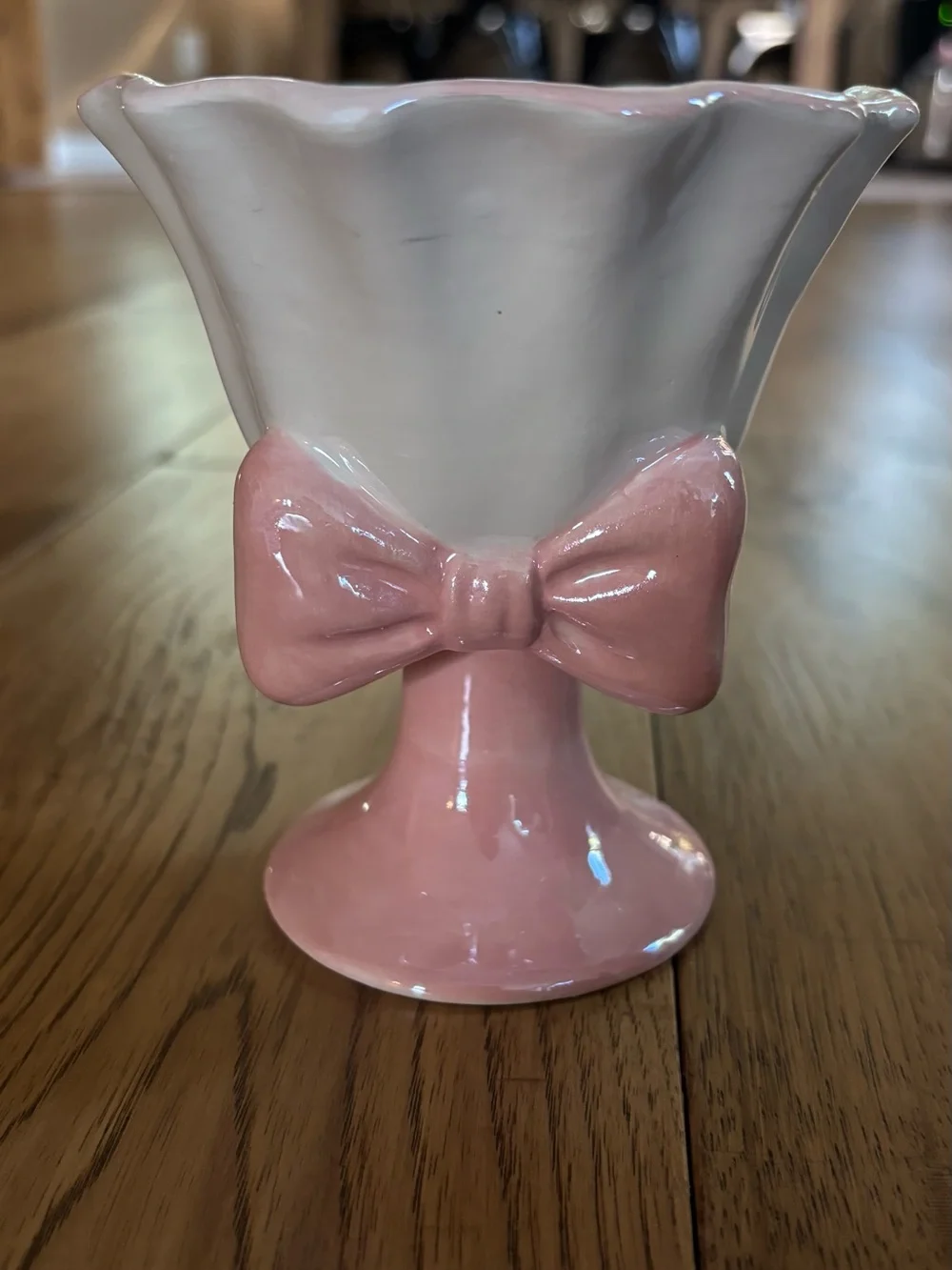 Pink & White Ceramic Bow Pedestal Candle- Pink Champagne Scent